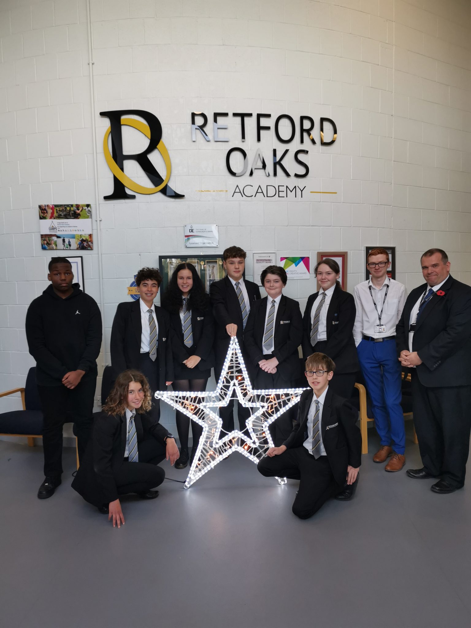 Retford Oaks Academy help light up Local Hospital this Christmas