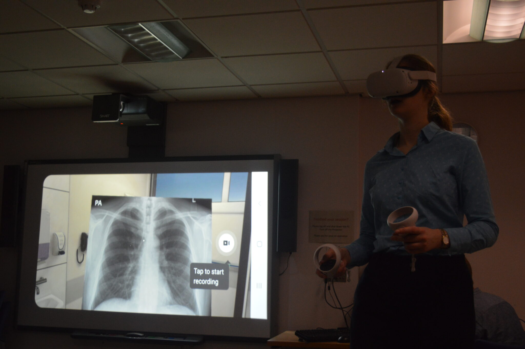 Medical Students trial Virtual reality Healthcare Training at Local ...